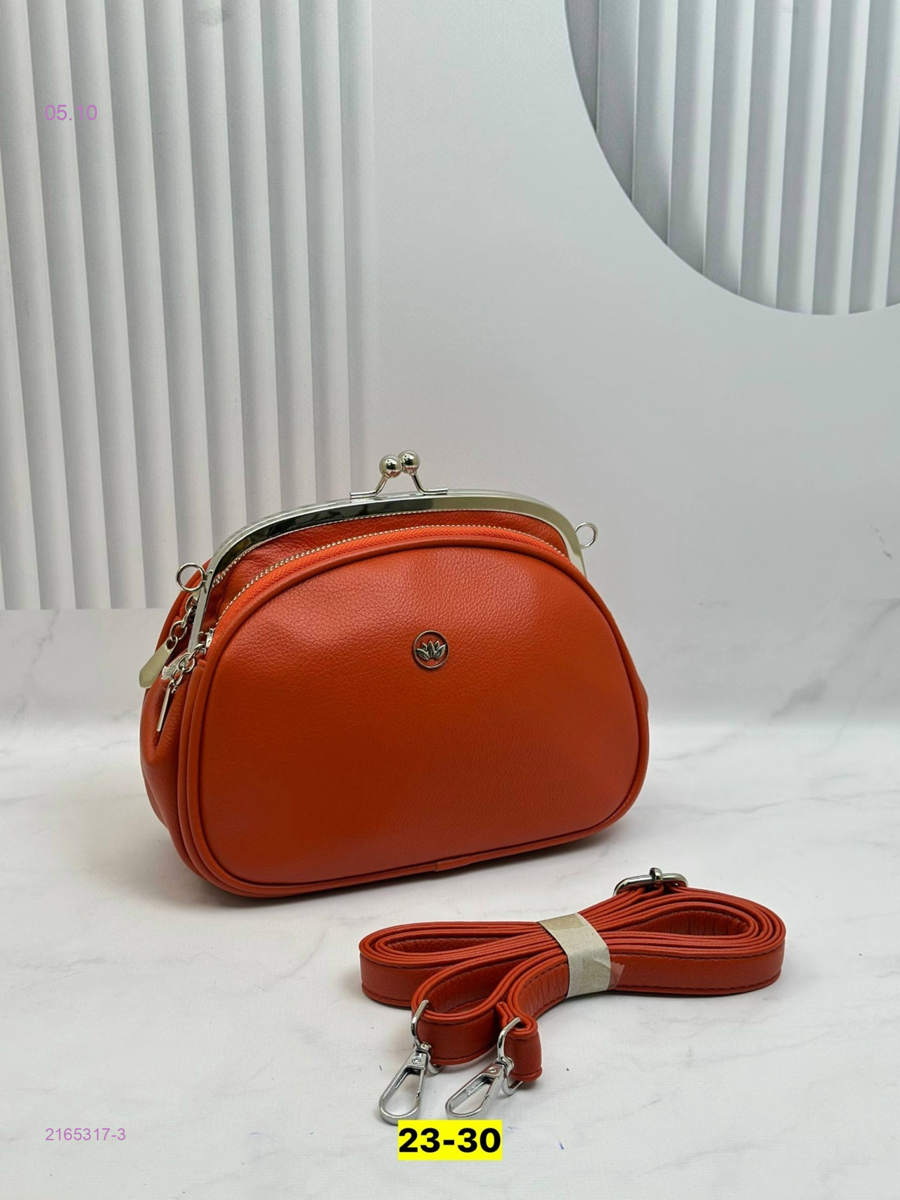 светло коричневый