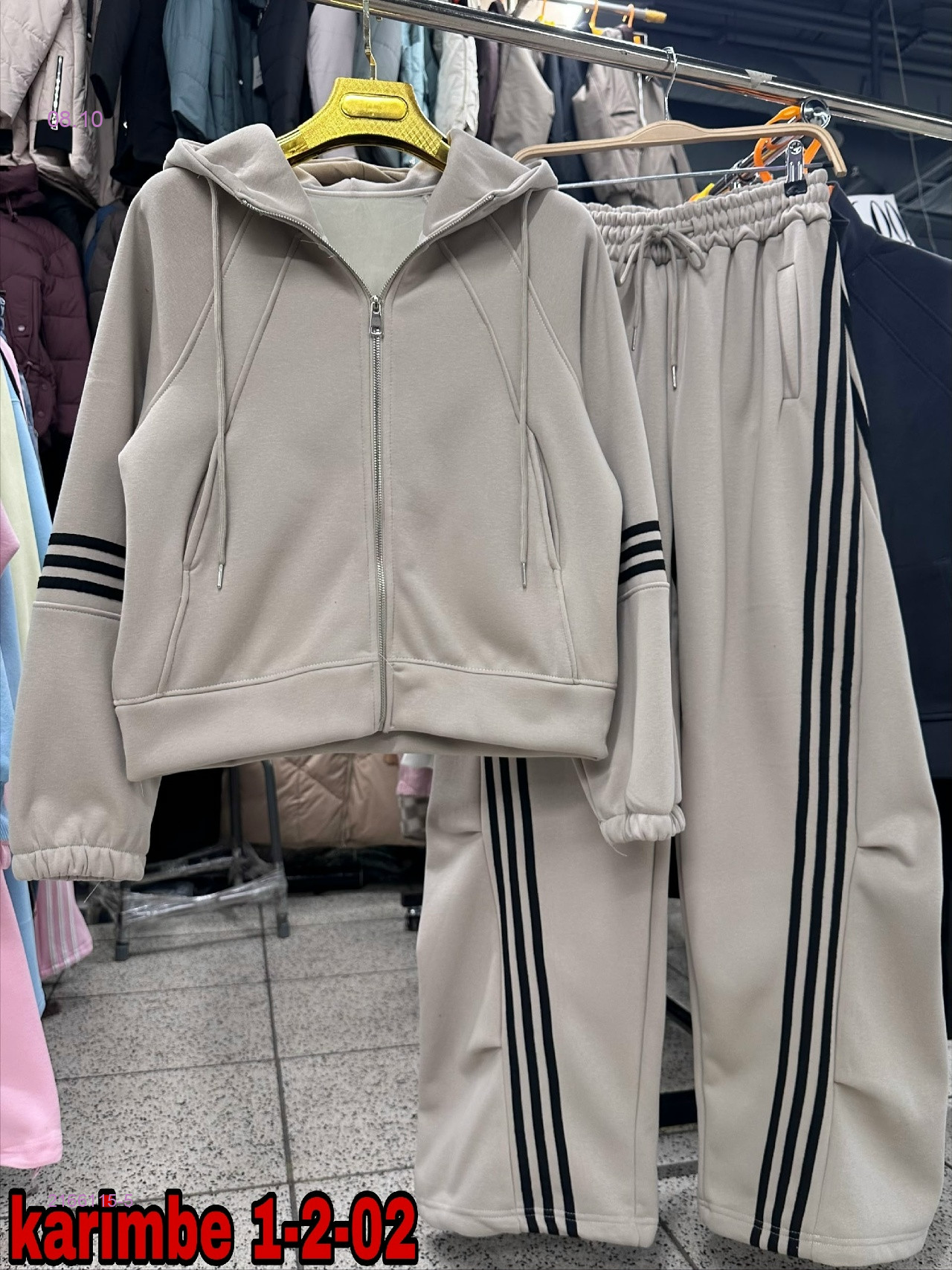 бежевый